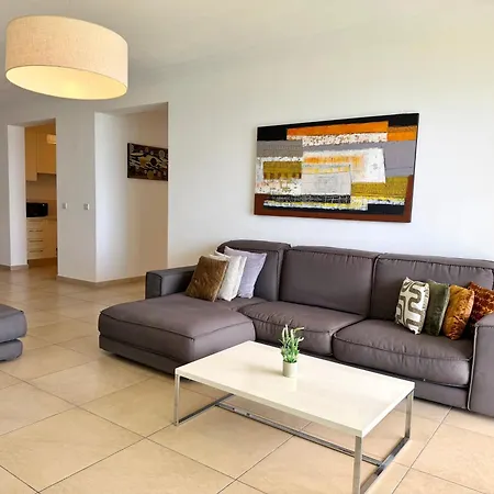 Modern Seafront 2br W/pool By Arcocollection Apartamento