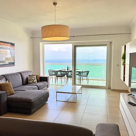 Apartamento Modern Seafront 2br W/pool By Arcocollection