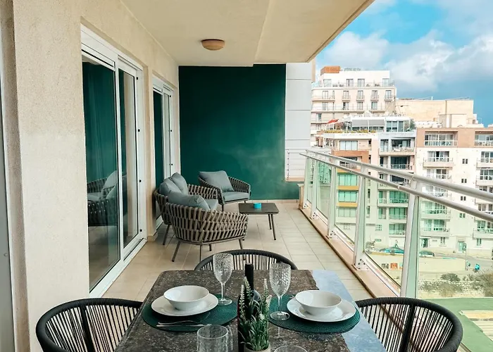 Modern Seafront 2br With Pool By Arcocollection *